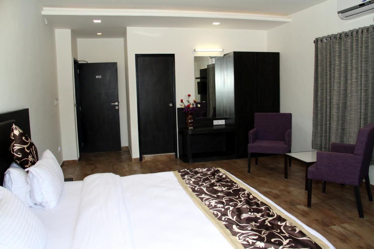 Hotel Aditya Talala Esterno foto