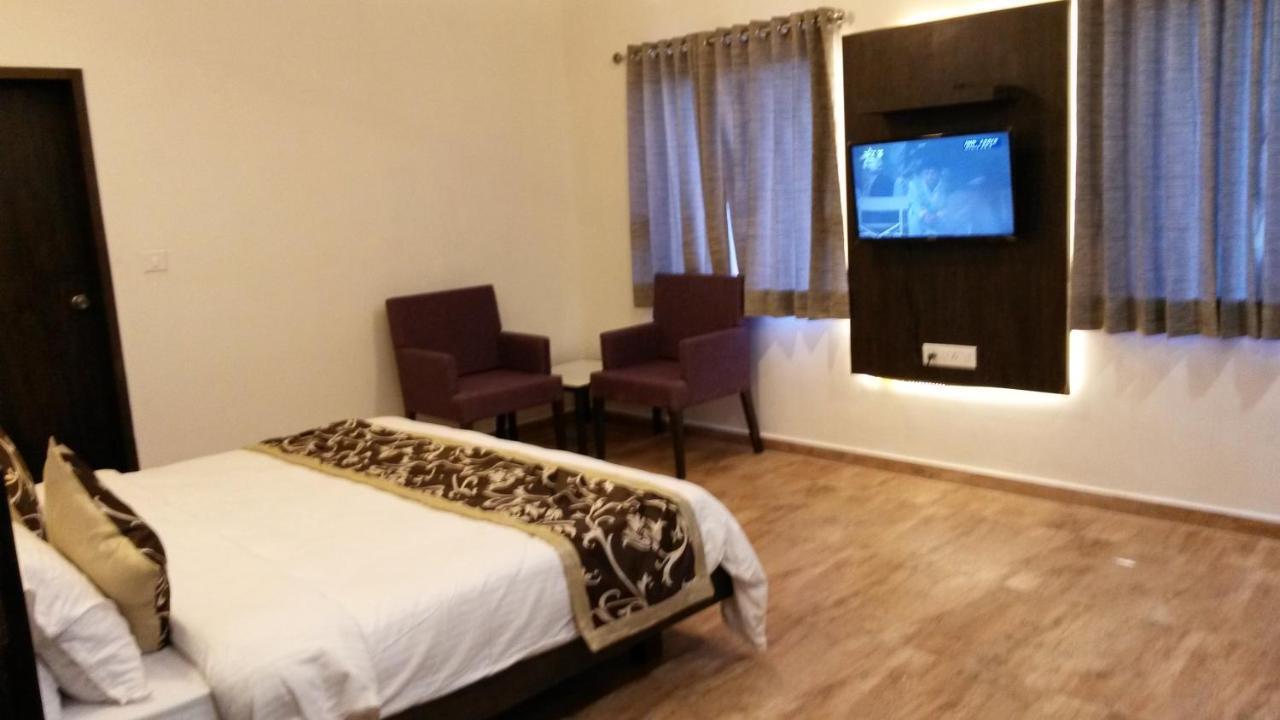 Hotel Aditya Talala Esterno foto