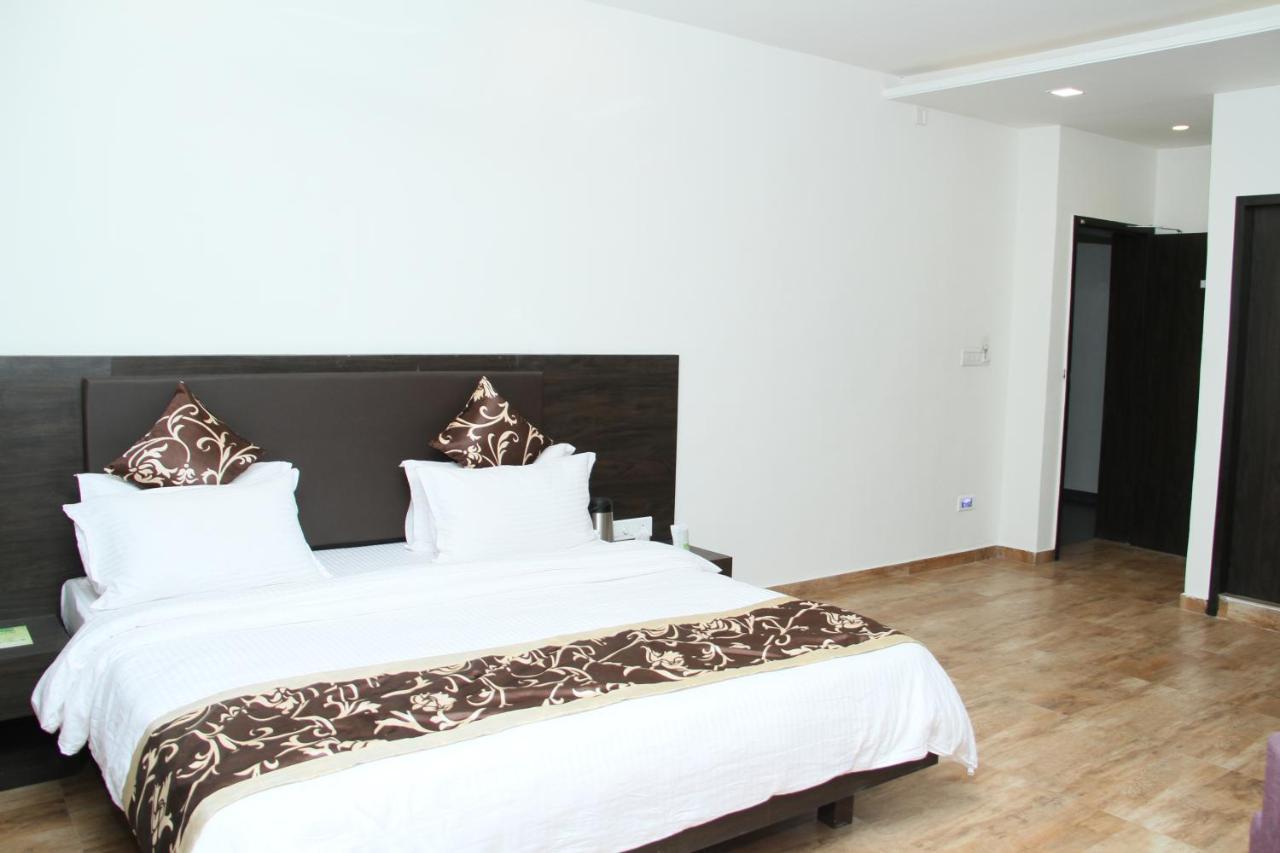 Hotel Aditya Talala Esterno foto