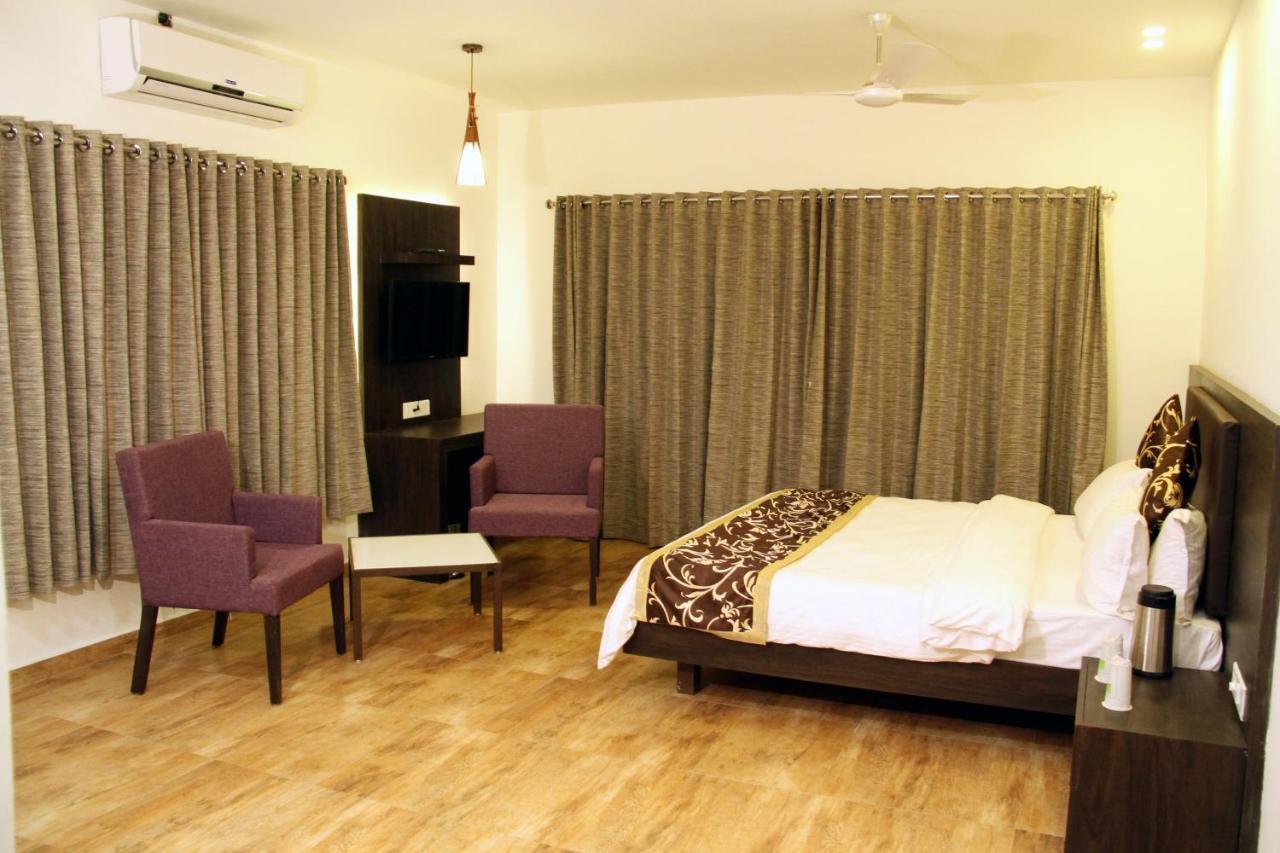 Hotel Aditya Talala Esterno foto